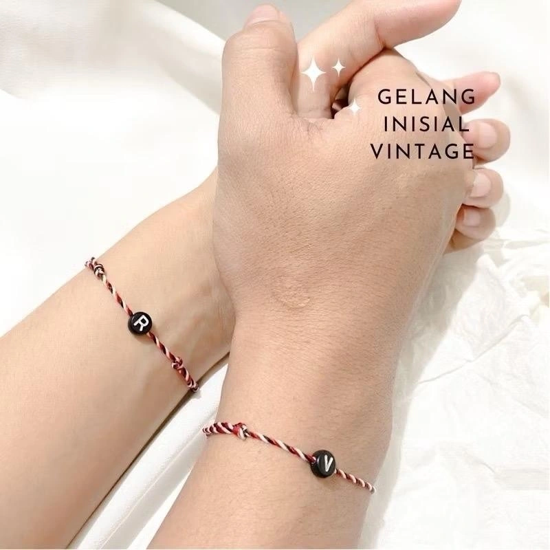 Gelang Vintage Inisial Nama A/Z Tridatu Huruf Mote Bulat Cube Lucu Estestik Simpel - Bracelets - Bangle