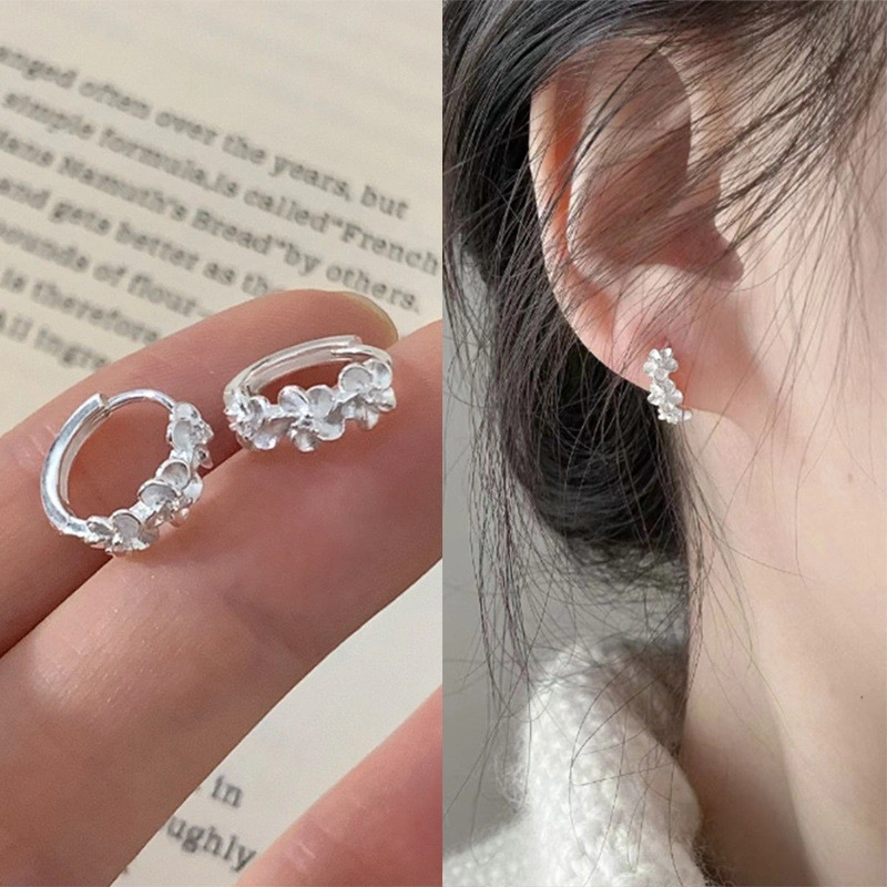 ​​Anting Flower 3D Mewah Elegan - Desain Eksklusif Minimalis, Aksen Bunga yang Feminin & Serba Cocok​​