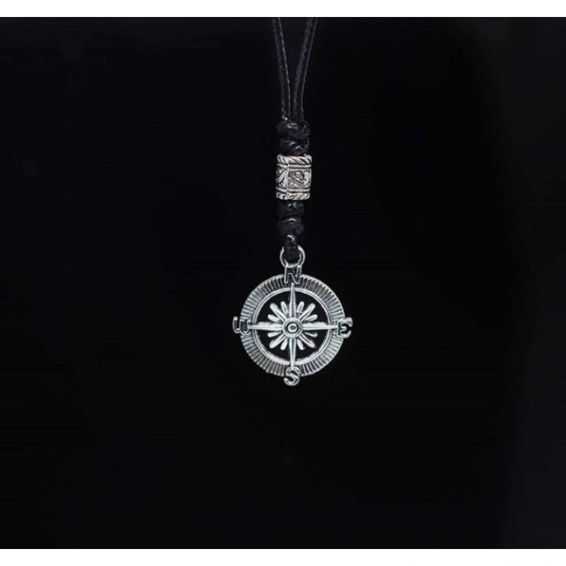 kalung kompas/arah mata angin
