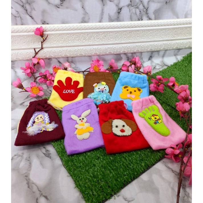 Kantong Serut / Pouch Karakter Beludru Uk 12.5cm X 9cm
