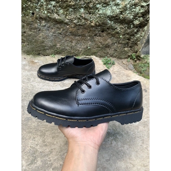 Sepatu docmart fullblack low boots unisex pria dan wanita