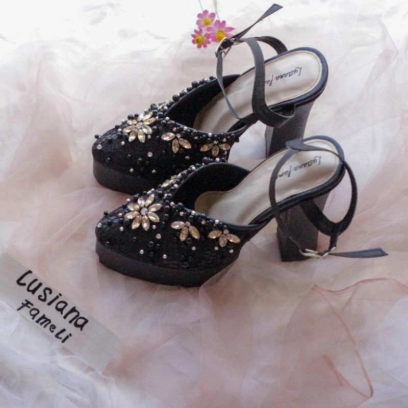 lee yujin I sepatu sandal pengantin mewah Hak platform 9 sampai 15 cm heels pesta tali sepatu nikahan shoes wedding sepatu brukat warna hitam hak platform  sandal lamaran samping sepatu wisuda kondangan heels hak tahu