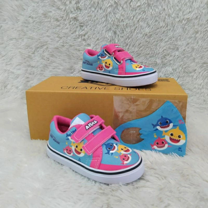 SEPATU ANAK KARAKTER BABY SHARK LUCU FREE CETAK NAMA DAN PHOTO TERLARIS DAN TERMURAH/FASHION KIDS/TREND/VIRAL