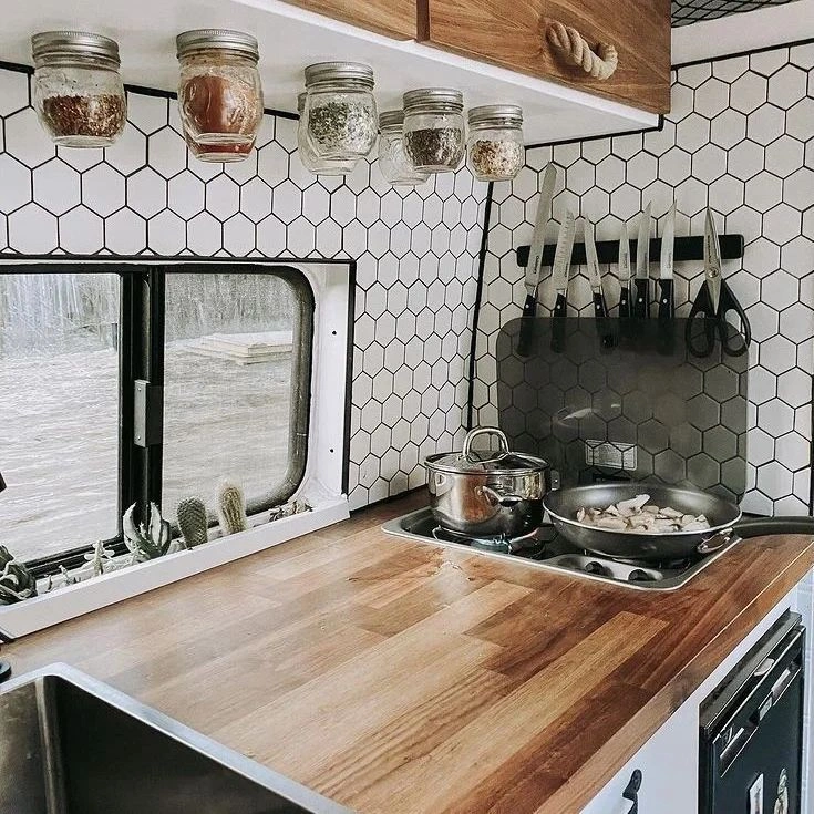 WALLPAPER HEXAGON STIKER DINDING/DAPUR/KAMAR MANDI ANTI AIR TAHAN MINYAK PANAS TAHAN PANAS TERLARIS PREMIUM BACKSPLASH warna putih 2 BISA CUSTOM WARNA DAN DESAIN