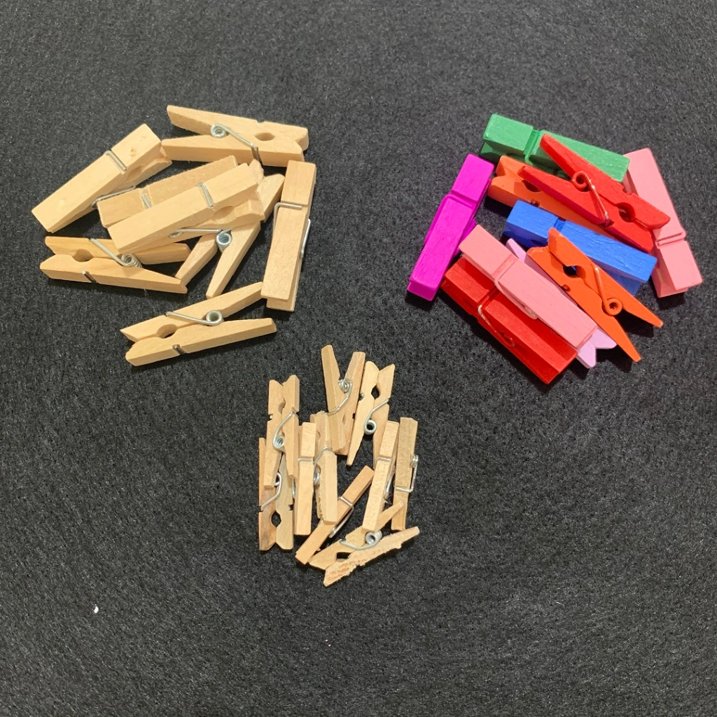 Wooden Clip Mini Jepit Kayu Satuan Klip Penjepit Foto Photo Potret Jepitan Gantung Gantungan Penggantung Wood Hanger Peralatan Perlengkapan Tools Photograph Fotografi Pengait Pengikat Scenery Hiasan Penghias Dekor Dekorasi Decoration Shopping Arena Malang