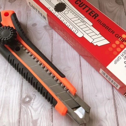 Pisau Cutter Besar SQUEEZY L- L500 per pcs