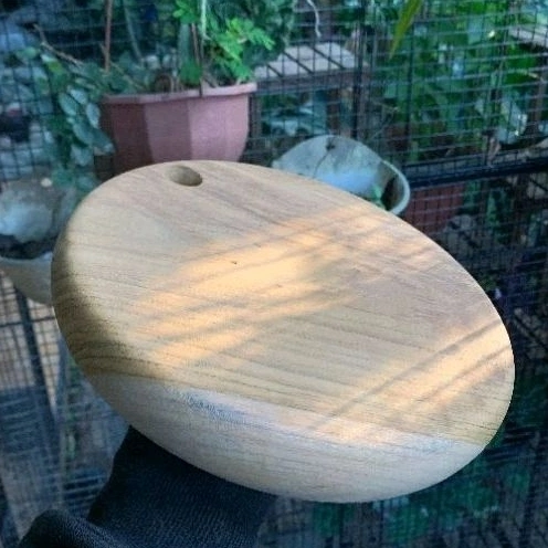 TATAKAN/TELENAN BULAT BERBAHAN KAYU JATI TEBAL 3cm DIAMETER 22cm
