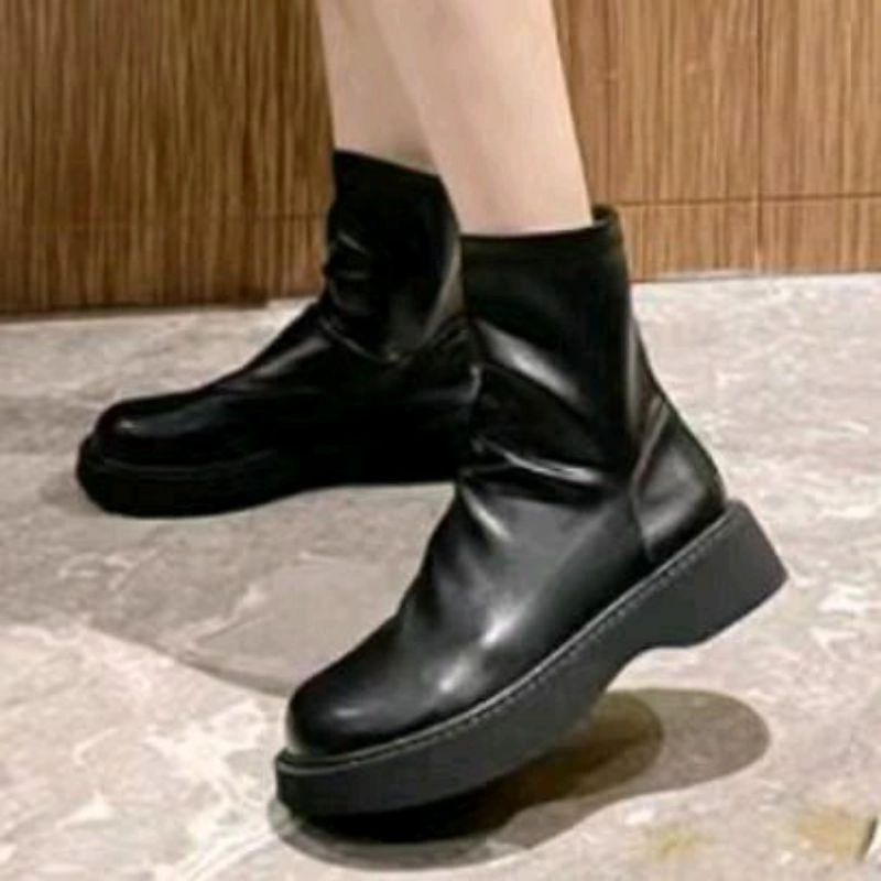 Sepatu Sneakers Ankle Boots Wanita Hitam Glossy Kekinian Korea Style Casual Stylish S71