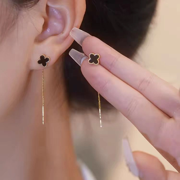 Anting Titanium Anti Karat Anti Luntur Anting wanita semanggi empat daun Anting rumbai desain sederhana Anting Korea Anting Clover