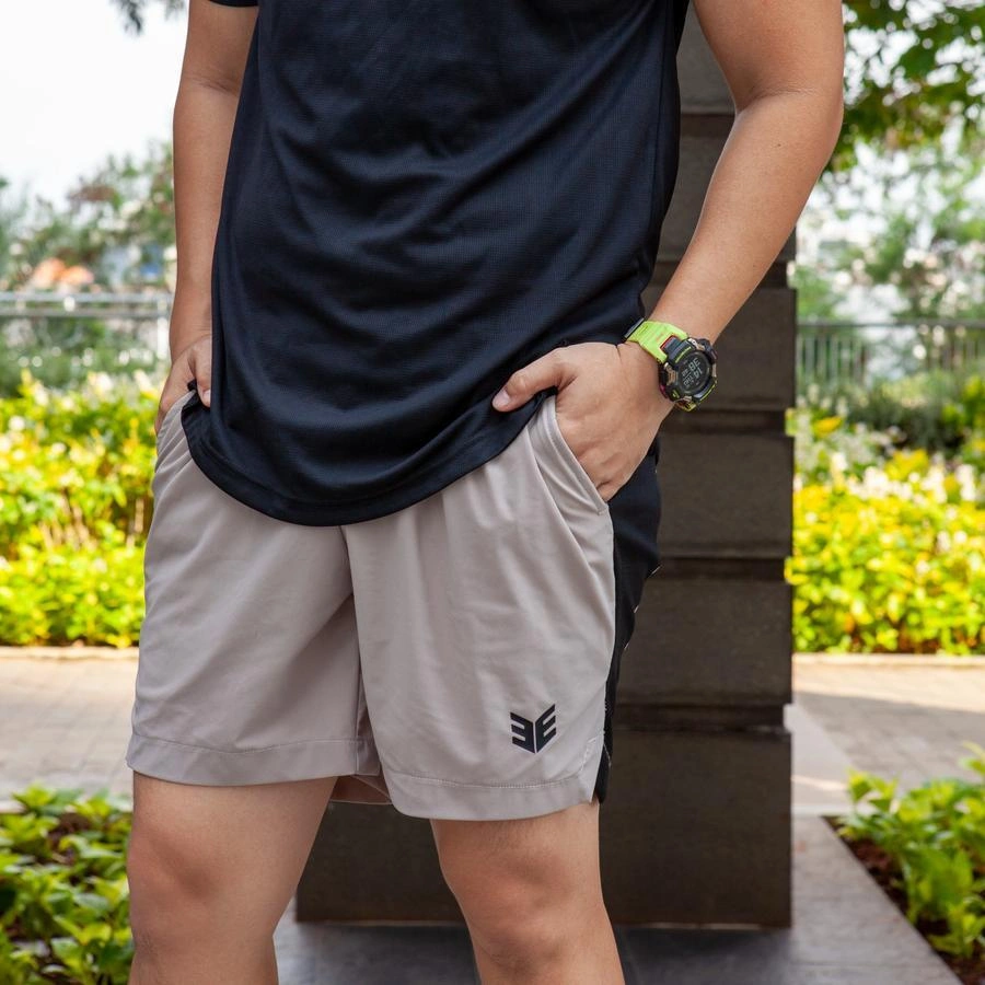 EPOC Ultralite Training Shorts - Celana lari ringan dengan saku rahasia Sport