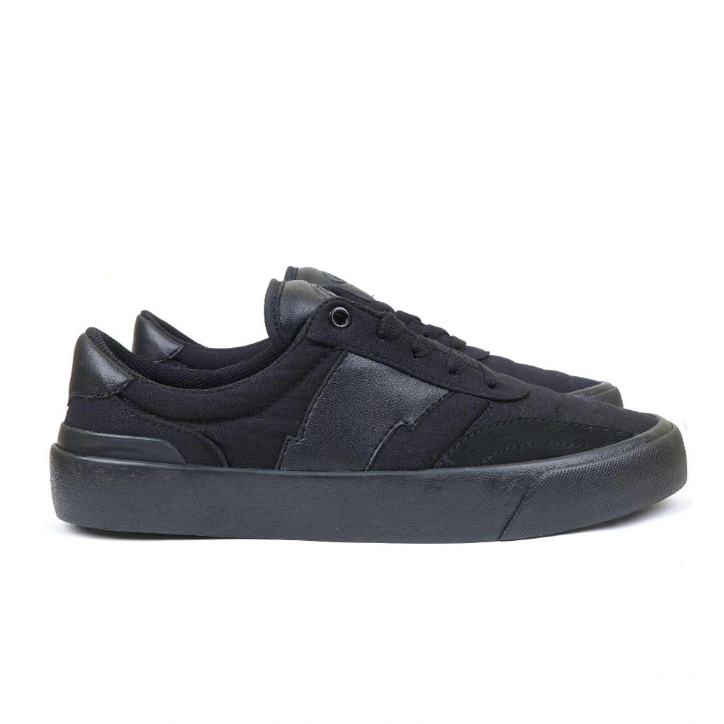 CUTS | SHOES SK8 | LEVIN ALL BLACK