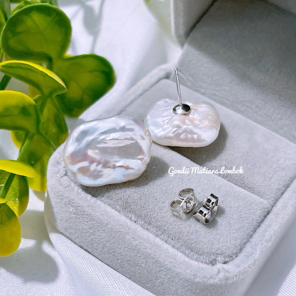 Giwang Tusuk Pearl Stud Casey Mutiara Asli Unik Vintage Korean Style • Giwang Tusuk Mutiara Asli Lombok Casey Unik Pipih – Anting Elegan Wanita