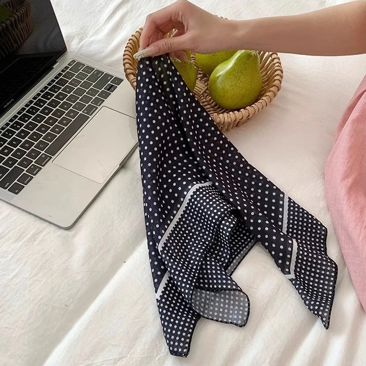Simpel Fashion Syal Leher Wanita Import 70x70cm Jilbab Segiempat Polkadot Scarf Vintage Lucu Ins Segar Elegan Syal Korea Scraft Wanita Gaya Sastra Bandana Korean Style