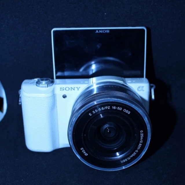 SONY A5100 DAN LENSA 16-50MM OSS FULSET LIKENEW KAMERA VLOG SONY ALPHA 5100 layar vlip
