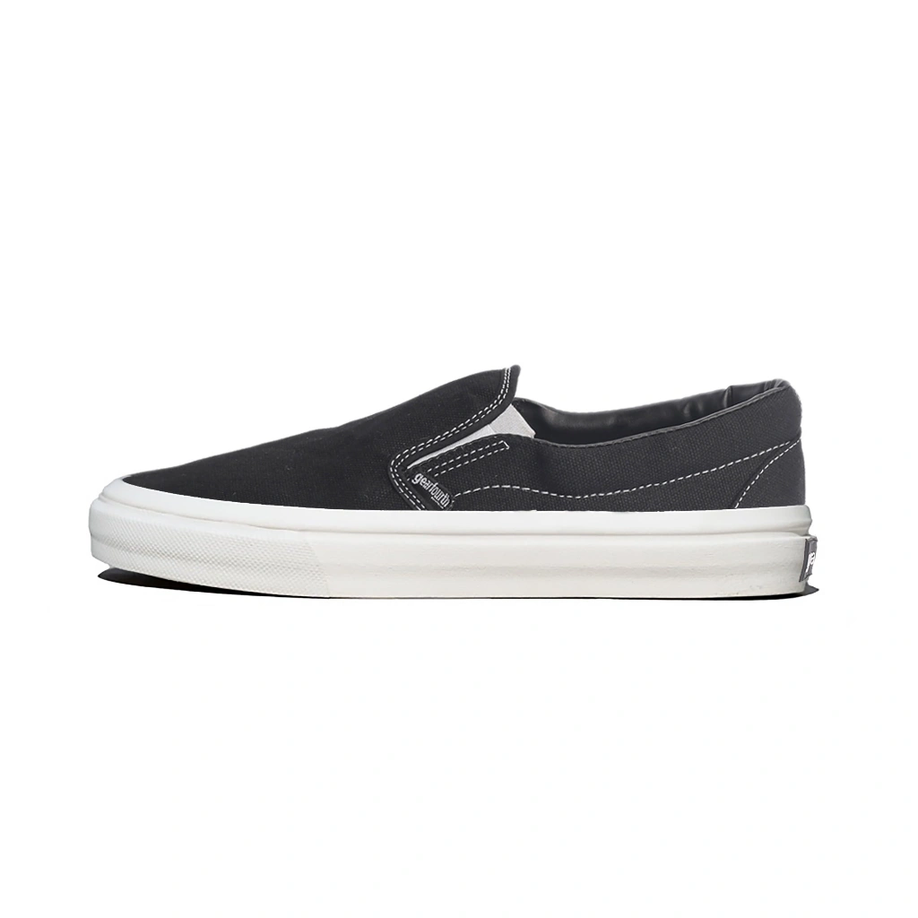 Gearfourth Sepatu Slip On Pria dan Wanita Sneakers Model Snoopy Os Black White