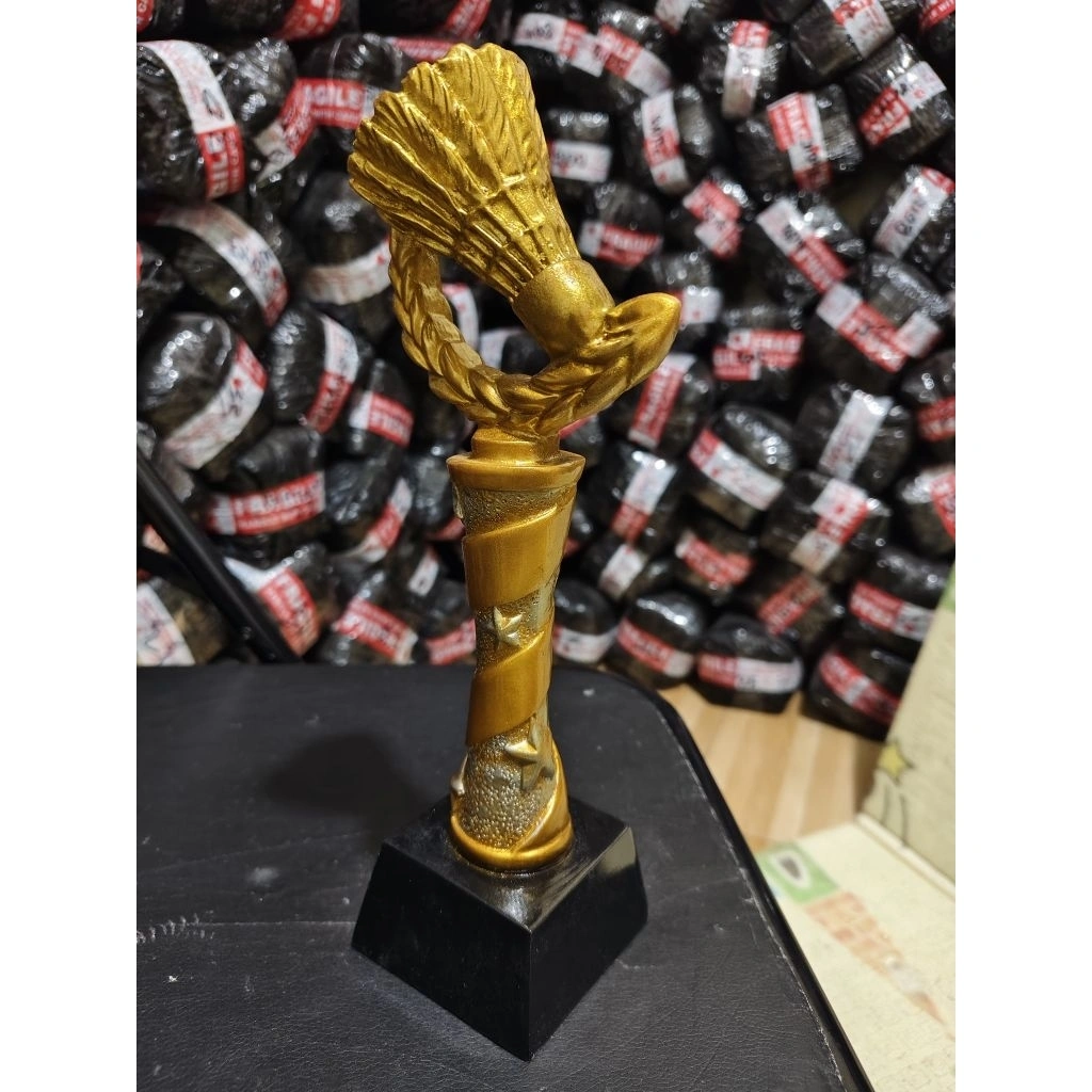 piala bulu tangkis/batminton