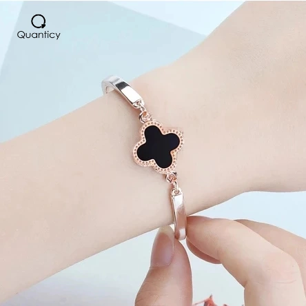 Gelang Titanium Anti karat Clover Semanggi Wanita Tangan Emas Sederhana Tidak Pudar Perhiasan Desain Minimalis Yang Menawan Korea Style Fashion Aksesoris-qt