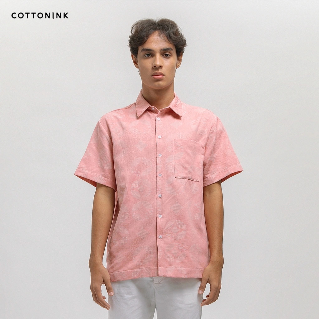 COTTONINK - Atasan Kemeja Pria Aksara Kawung Merah Jambu #Archipelago2025