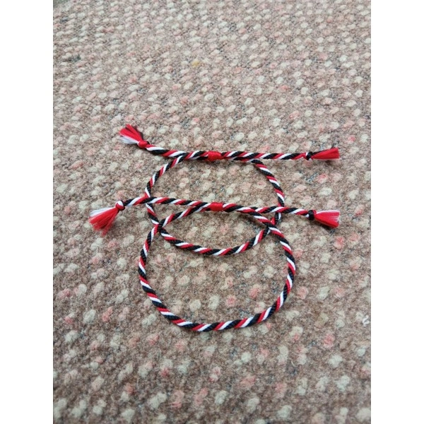 Gelang tridatu khas bali bahan tali rajut halus