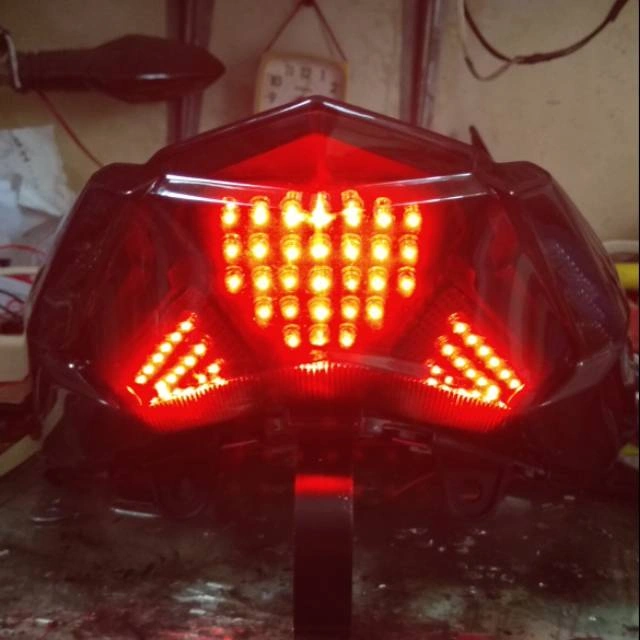 Lampu stop stoplamp running 8 mode + reflektor merk win + mika smoke vario led old 125 / 150 2015 2016 2017 full set