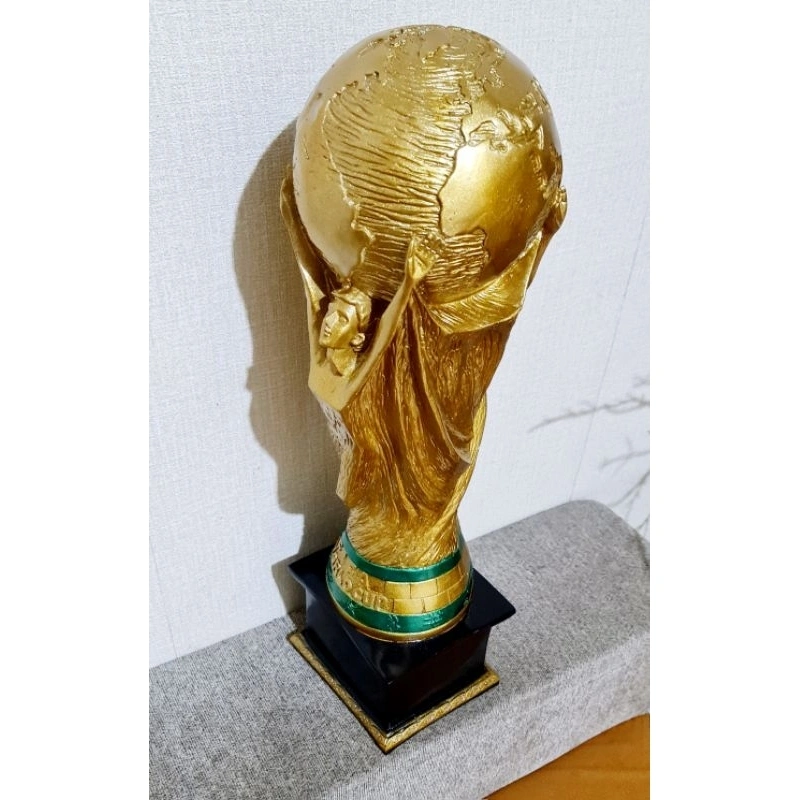 piala/teropy. bola dunia. fifa world cup. gold metalik.tinggi.46cm