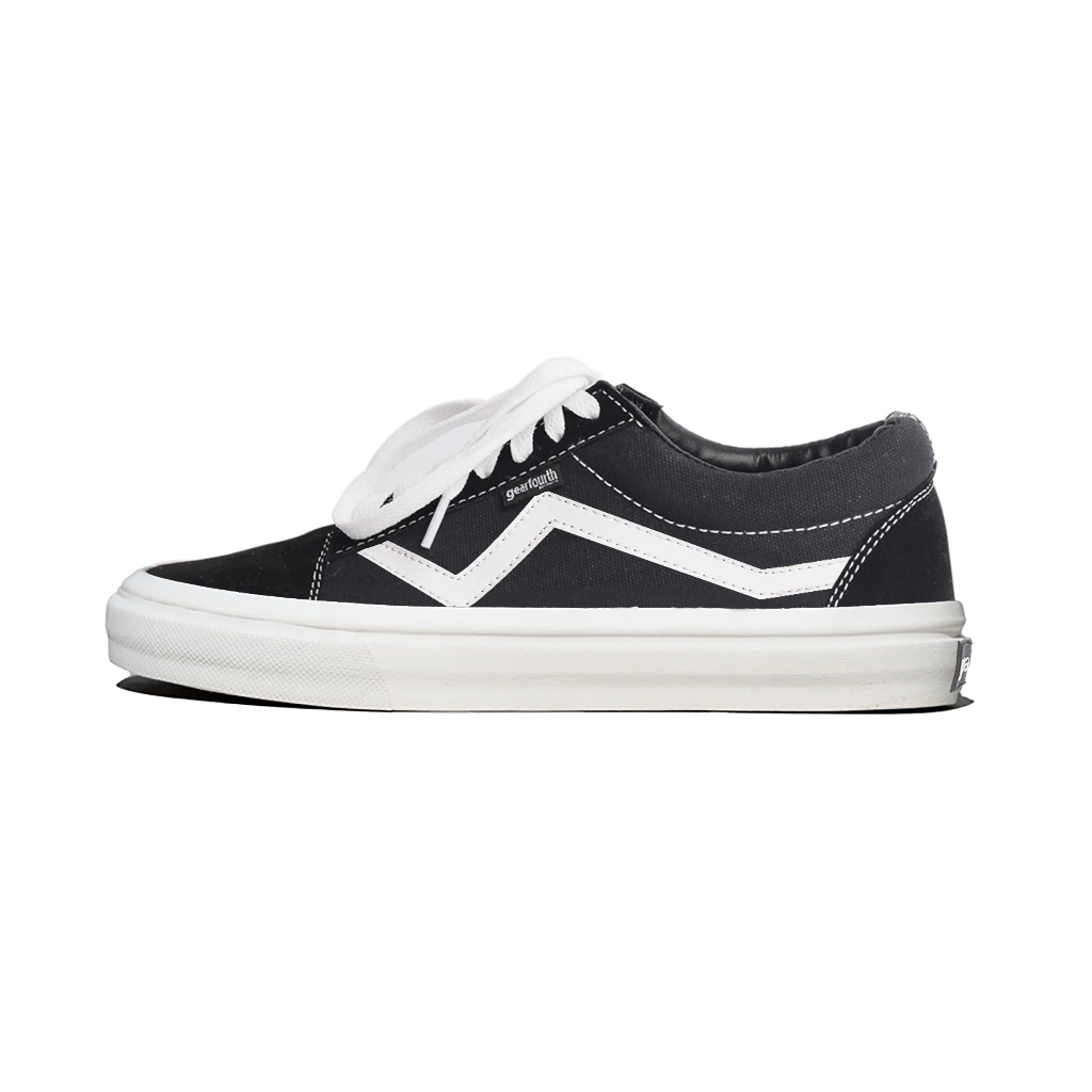 Gearfourth Sneakers Sepatu Pria Dan Wanita Model Old School Grind Os Black White Dengan Gaya Casual Bisa Digunakan Untuk Santai Dan Bekerja