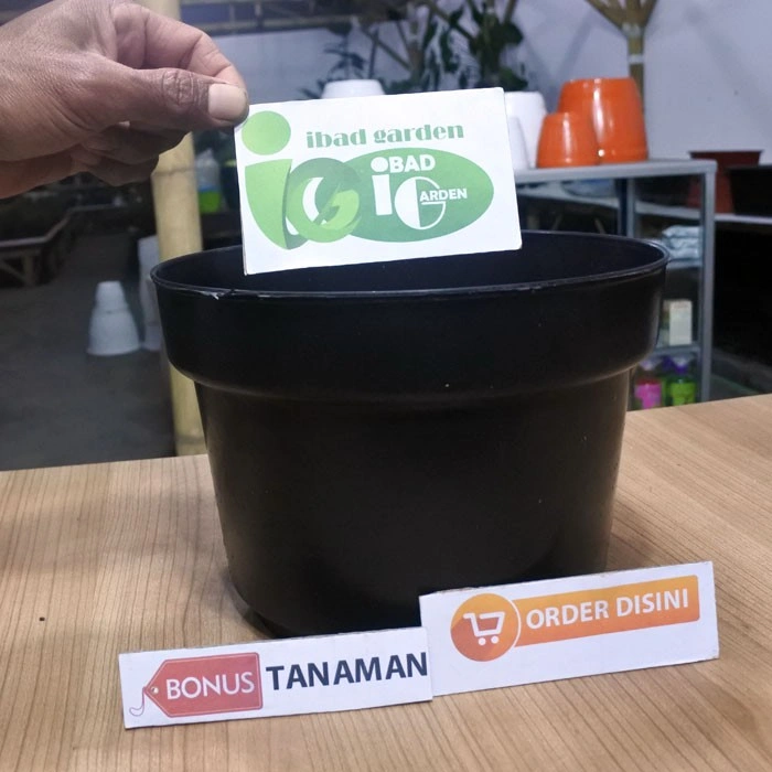 Pot tanaman hias warna HITAM merk RM HITAM POLOS ukuran 25 cm