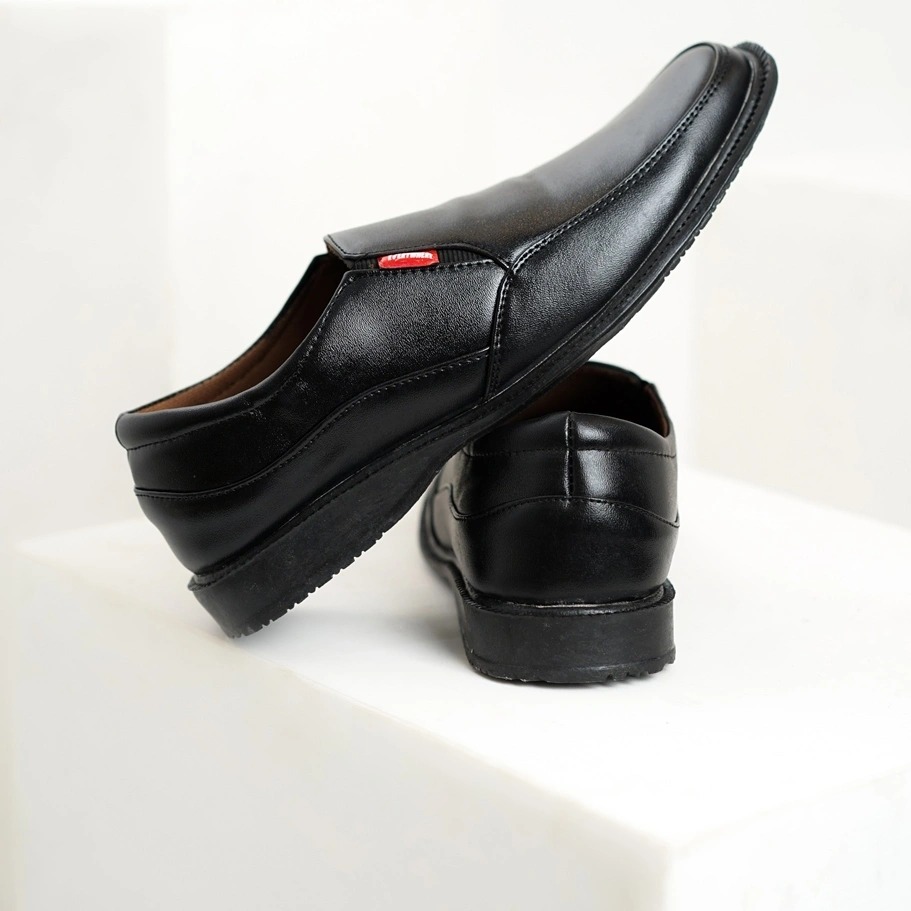 Sepatu kerja pria hitam casual model keren everywhere