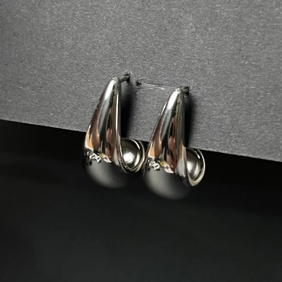 SILVER Edgy Series Teardrop Earring