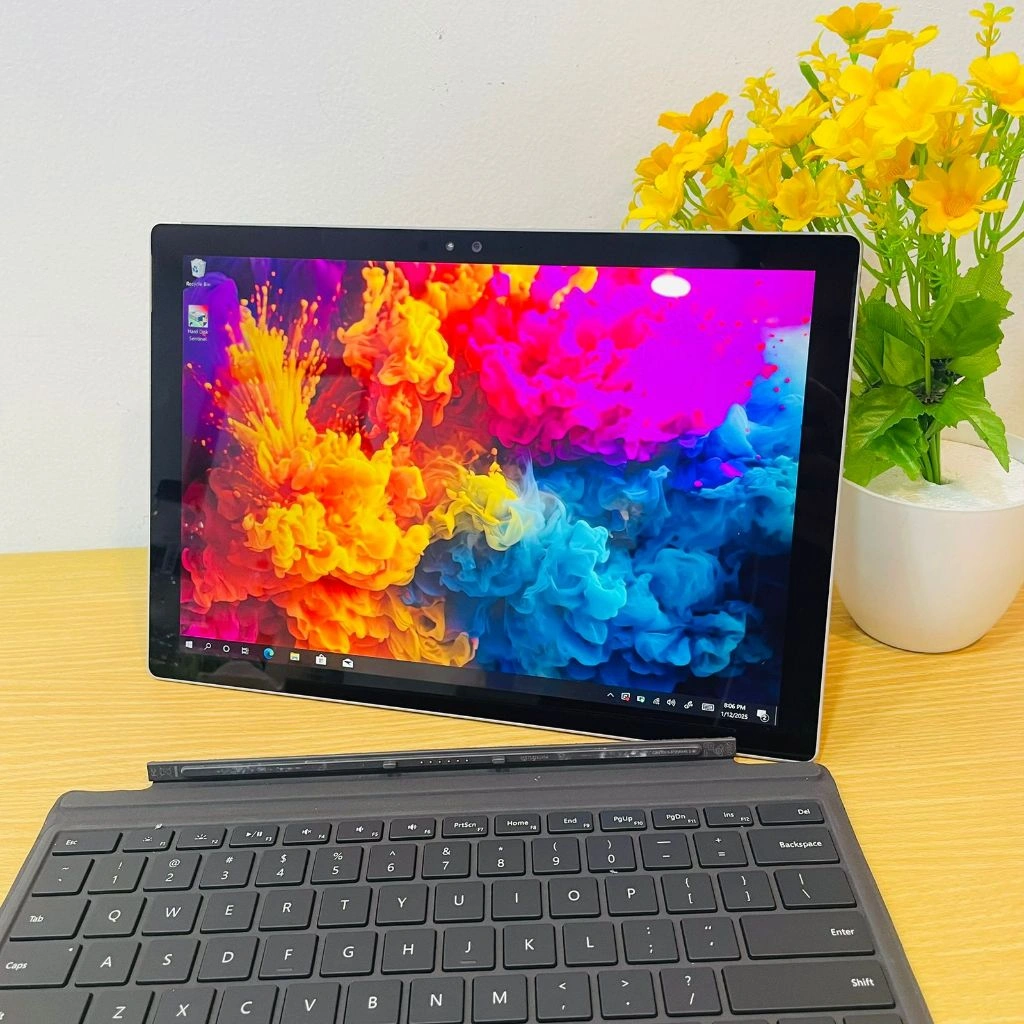 Laptop surface Pro 4 touchscreen 2 in1 bisa lepas keyboard Ram 8 SSD 256 GB intel core i5 gen 7 mulus