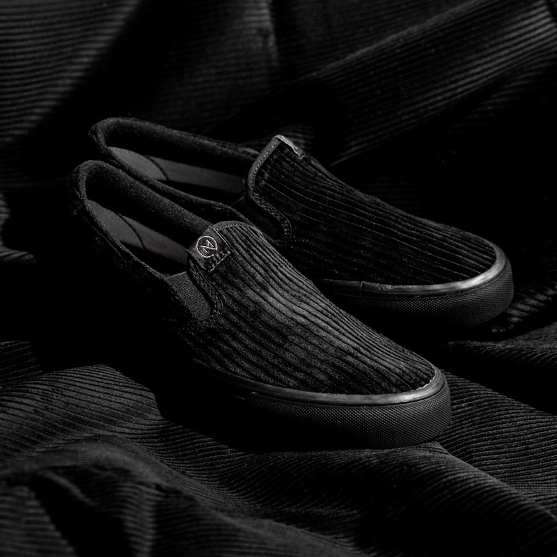 MARQUE.CO ‘ALL BLACK’ Corduroy Slip-On - Sepatu untuk Pria & Wanita Super Nyaman, Warna Full Hitam, dengan Insole SUPER EMPUK Polyurethane Technology Insole, Kualitas Terbaik, Vulcanized, Sangat Nyaman