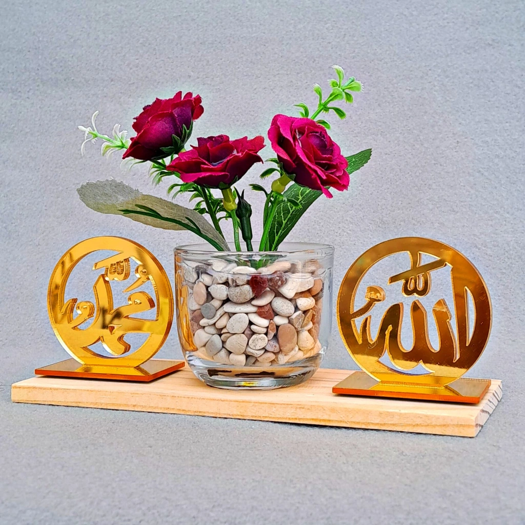 Hiasan Dashboard Mobil Allah Muhammad Warna Emas Bahan Acrilic Tebal 4 mm diameter 5 cm Kombinasi Dengan Bunga Mawar Vas Kaca