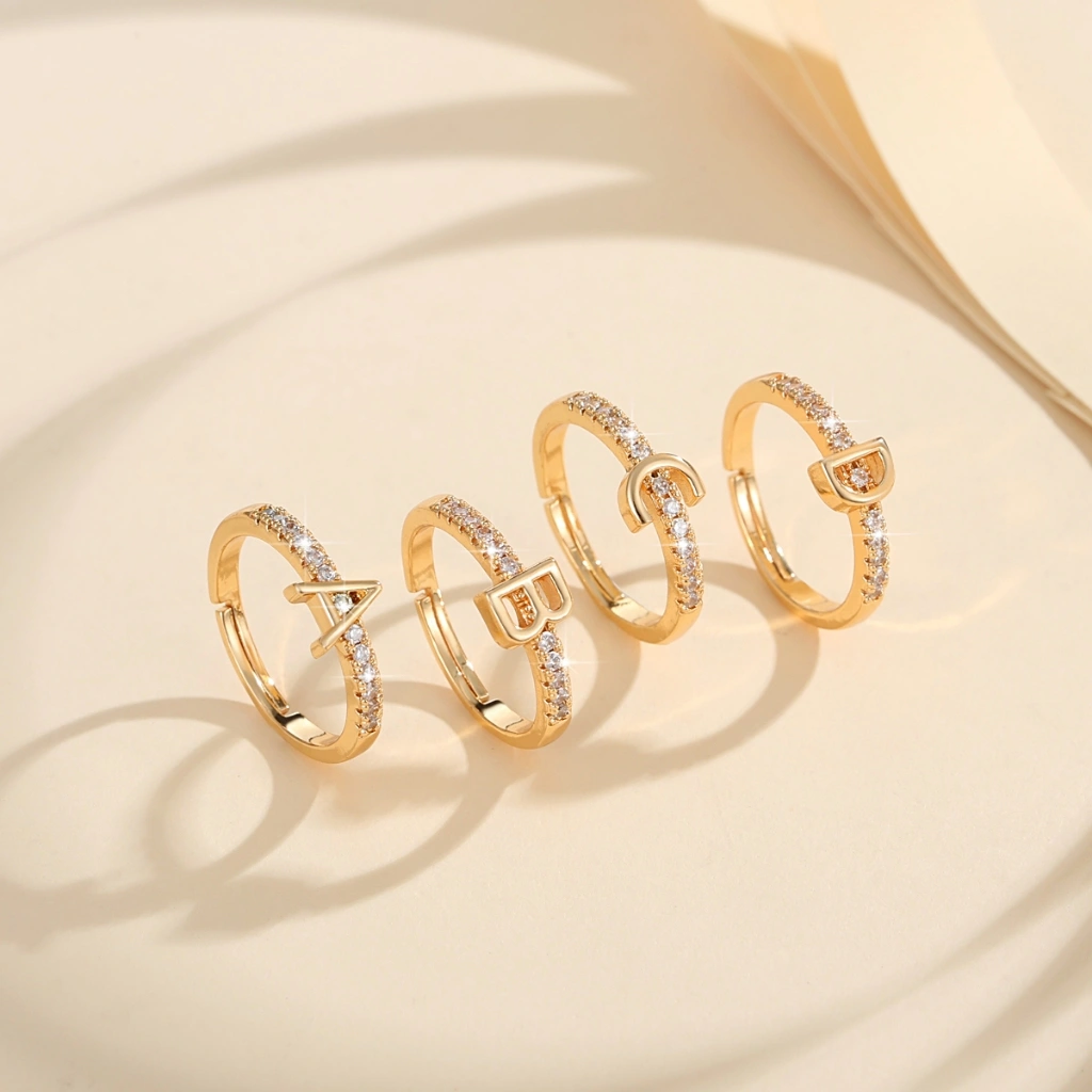 Lanme Jewelry Cincin Baja Titanium Kristal Wanita Dewasa Desain Huruf Nama Aksesori Wanita Berlapis Emas Dapat Disesuaikan LM468
