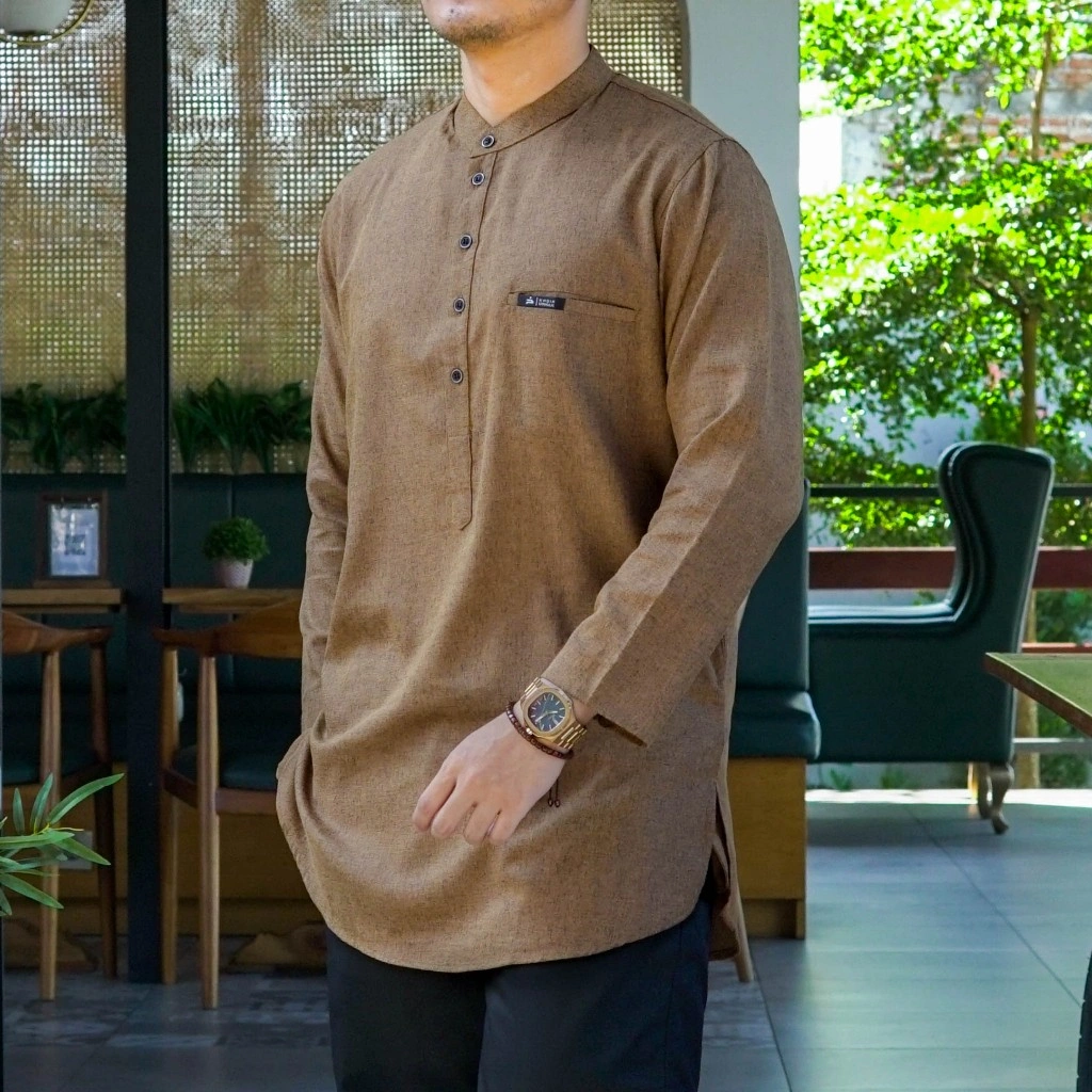 KHOIRUMMAH Kurta Makkah Dewasa | Baju Muslim Pria | Koko Kurta Polos Lengan panjang | Mocca