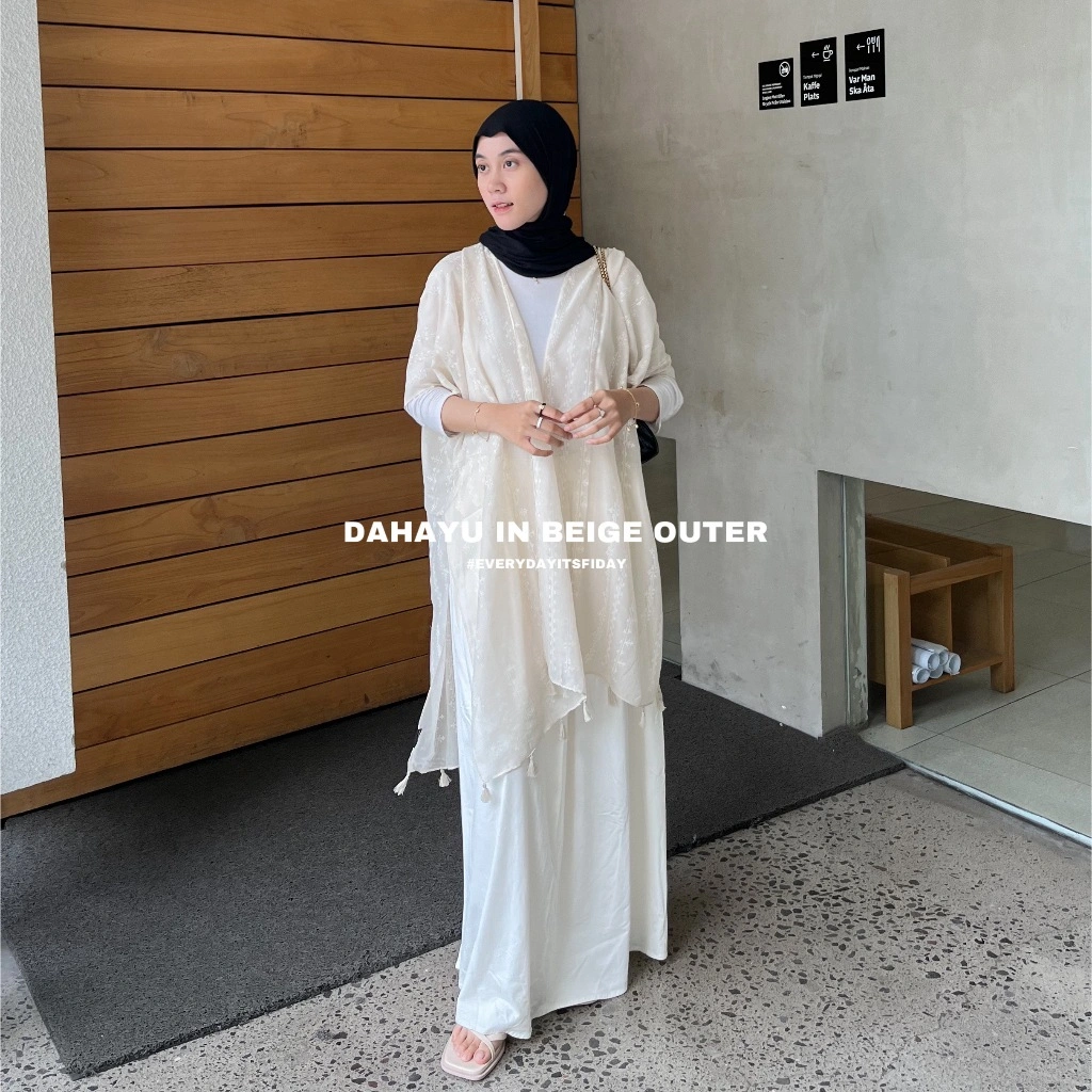 ITSFRIDAY DAHAYU IN BEIGE Outer