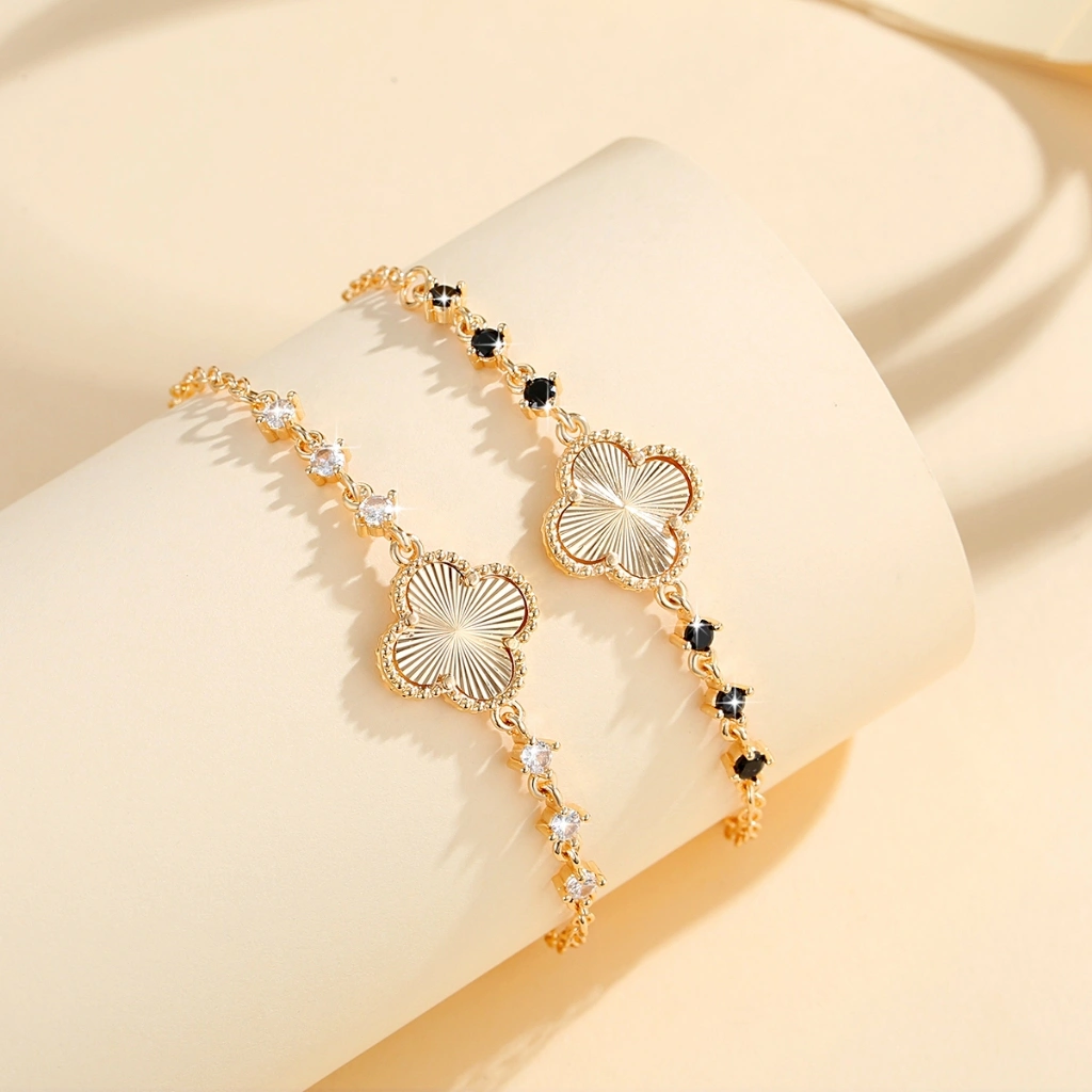Lanme Jewelry Gelang Rantai Lapis Emas Kristal Semanggi Empat Daun Tahan Pudar Baja Tahan Karat Aksesori Fashion Korea Untuk Wanita Dewasa LM531