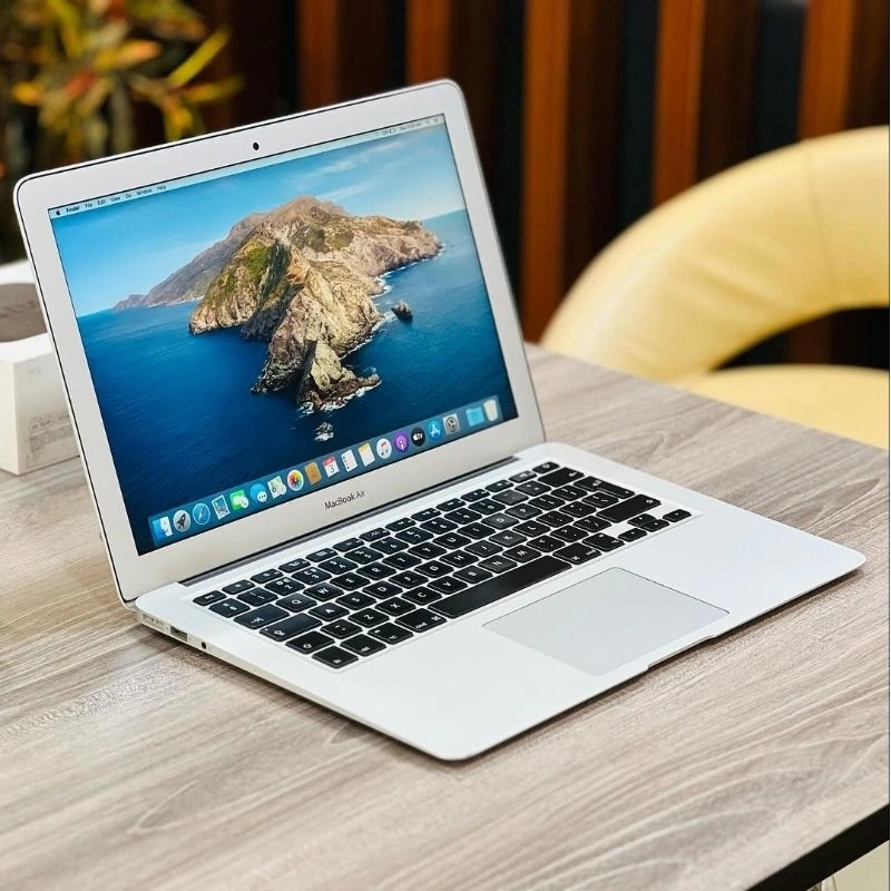 Macbook Air 2017 13 inch intel Core i7 Ram 8Gb Ssd 128 / 256Gb