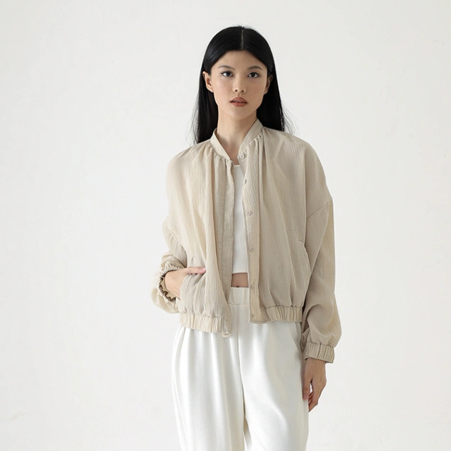 InKano Pane Jacket - jaket wanita tipis dengan serat kain bertekstur, kancing depan, dan kantong