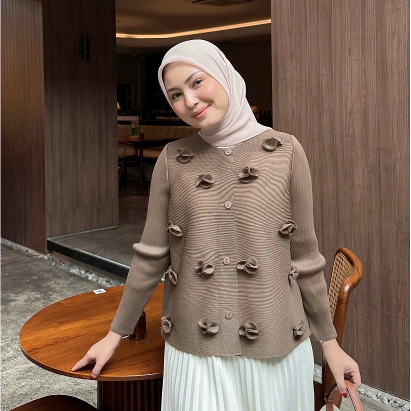 GONEGANI OFFICIAL - Atasan Motif Bunga Blossom Pleats Blouse