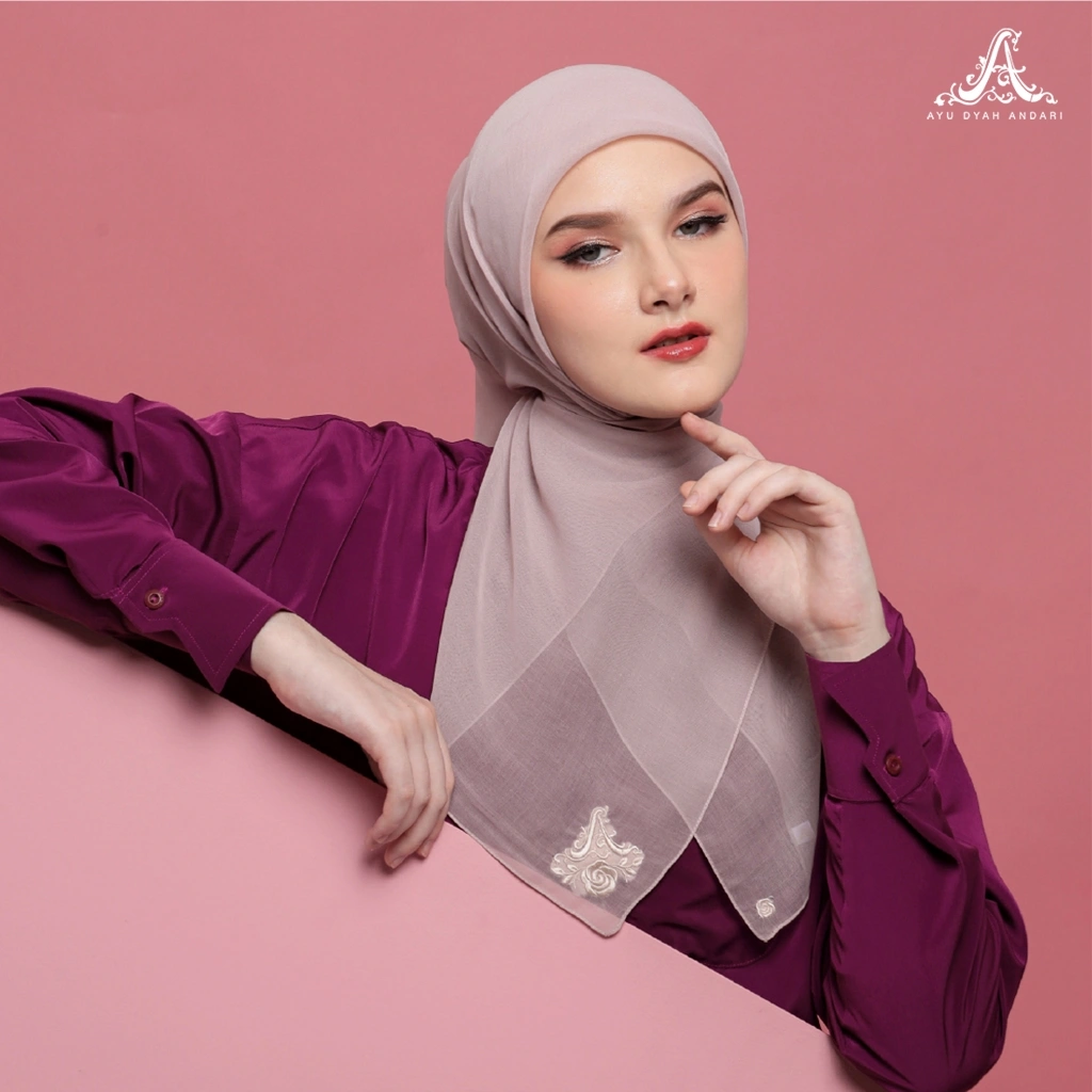 AYU DYAH ANDARI - Roselle Signature Plain Scarf
