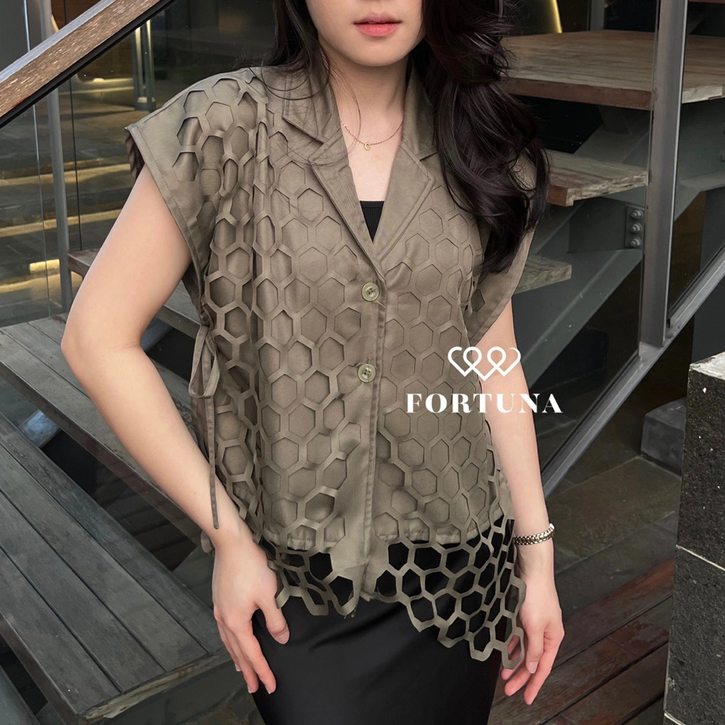 Elana Vest by FORTUNA