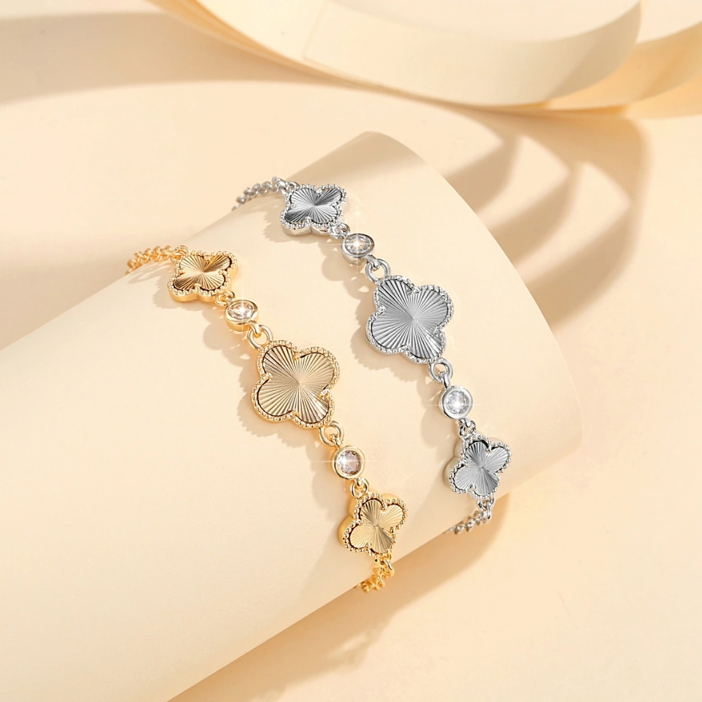 Lanme Jewelry Gelang Lapis Emas Kristal Semanggi Empat Daun Wanita Dewasa Aksesori Fashion Korea Baja Tahan Karat Anti Pudar LM613