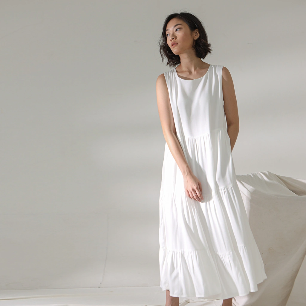 InKano Bree - Sleeveless midi dress rayon warna putih, coklat beige, hijau olive, hijau sage, hitam