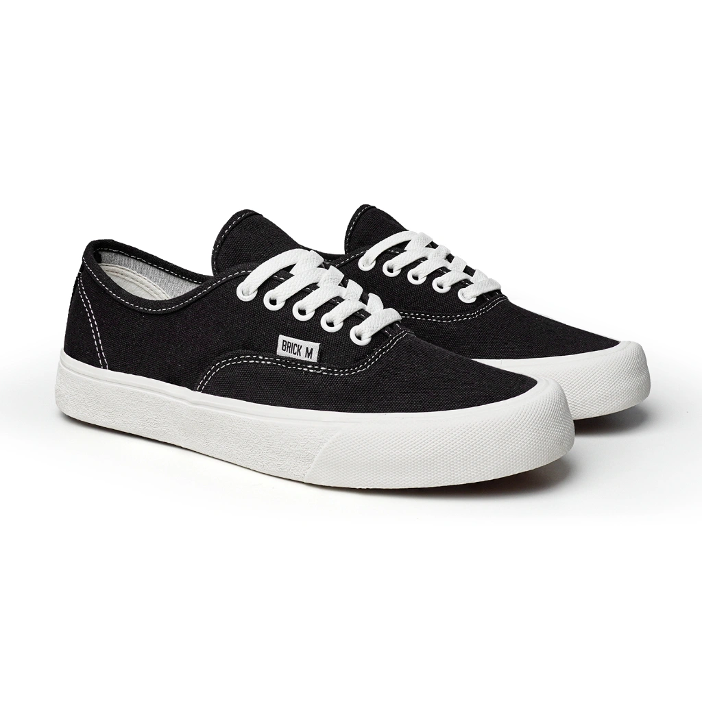 Brick Mansions - Britannica Black White Sepatu Sneakers Casual Sekolah Pria Wanita