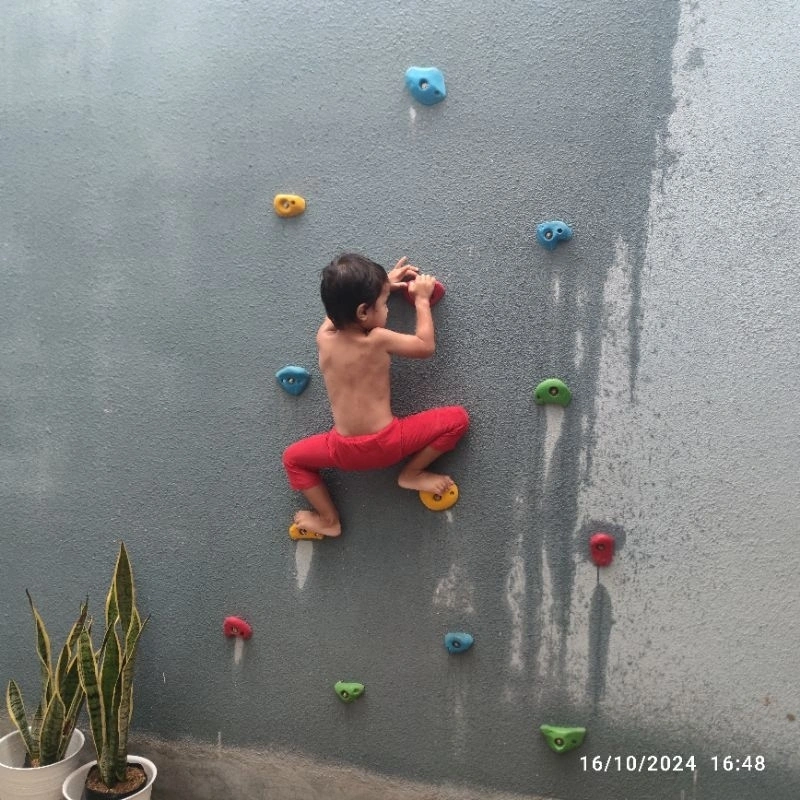 Panjat tebing Anak /Point Panjat tebing boulderan anak dan dewasa