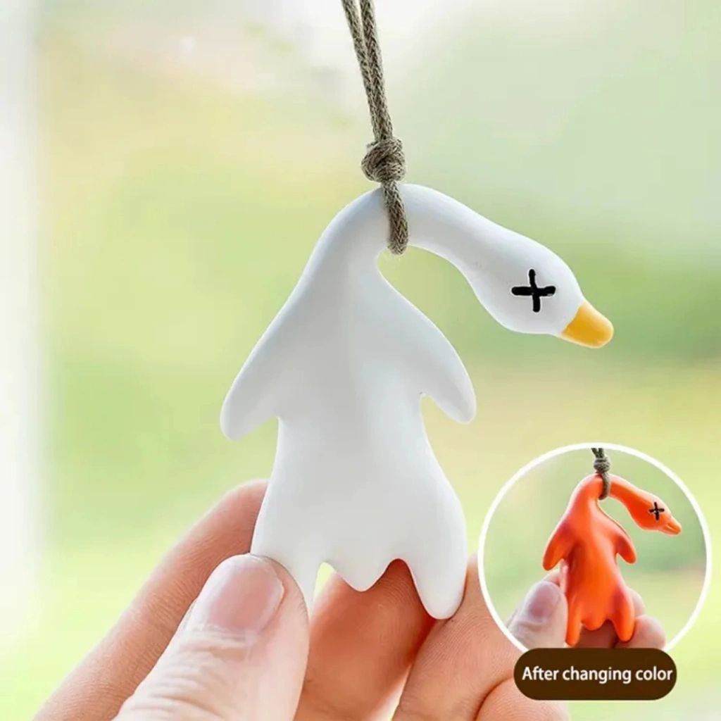 GANTUNGAN BEBEK/AYAM YANG LUCU BISA BERUBAH WARNA SAAT KENA SINAR MATAHARI GANTUNGAN BEBEK UV MAINAN/GANTUNGAN LUCU GOSONG SAAT KENA SINAR MATAHARI KADO MAINAN LUCU DAN UNIK GANTUNGAN BEBEK AKSESORIS TAS GANTUNGA BEBEK AKSESORIS MOBIL