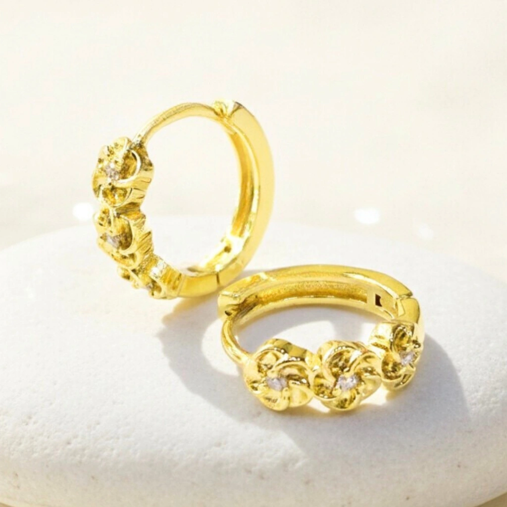 A105 Anting Titanium Wanita Korean 6X 18K Gold Plated • Anting Bunga Cantik  • Anti Karat Anti Luntur • Titanium Jewelry • Anting Aesthetic • Anting Minimalis • Anting Elegant • Aksesoris Perhiasan Wanita • Model baru 2025 • Cocok Untuk Kado Pacar