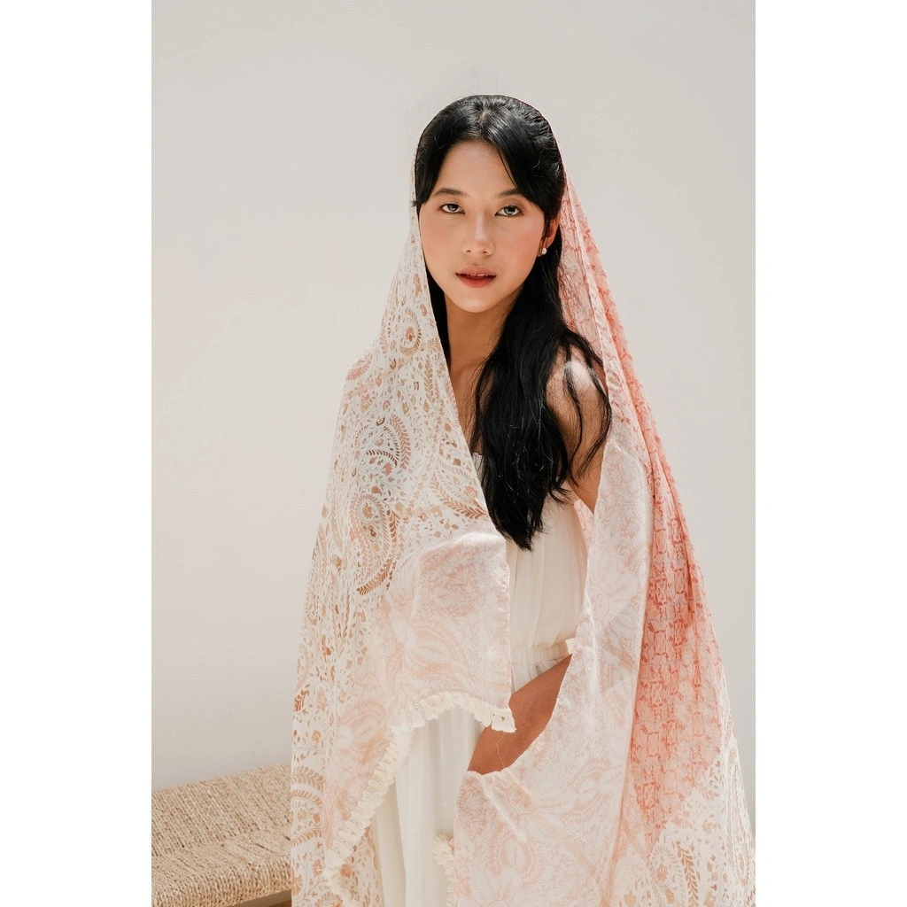 RATU - Maharani in Pink Shawl