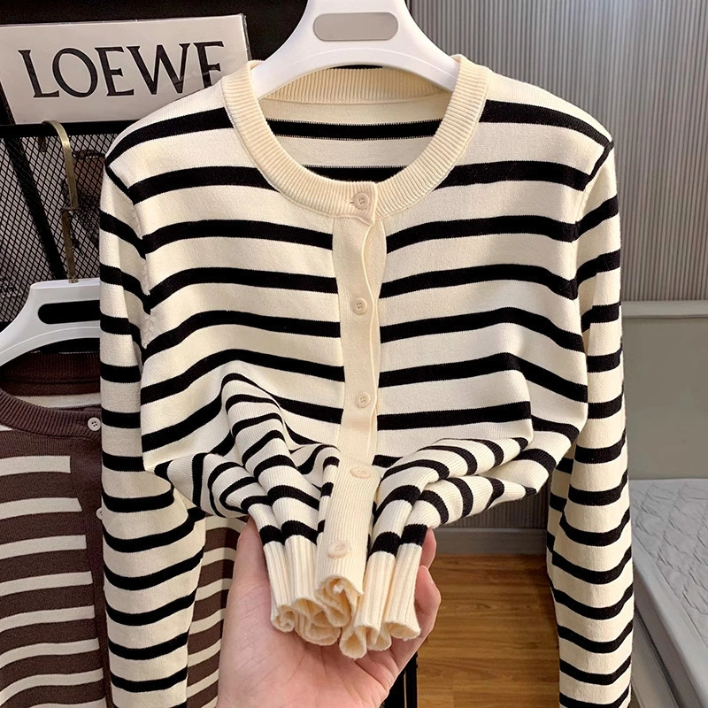 Atasan kardigan rajutan garis-garis lengan panjang berwarna aprikot