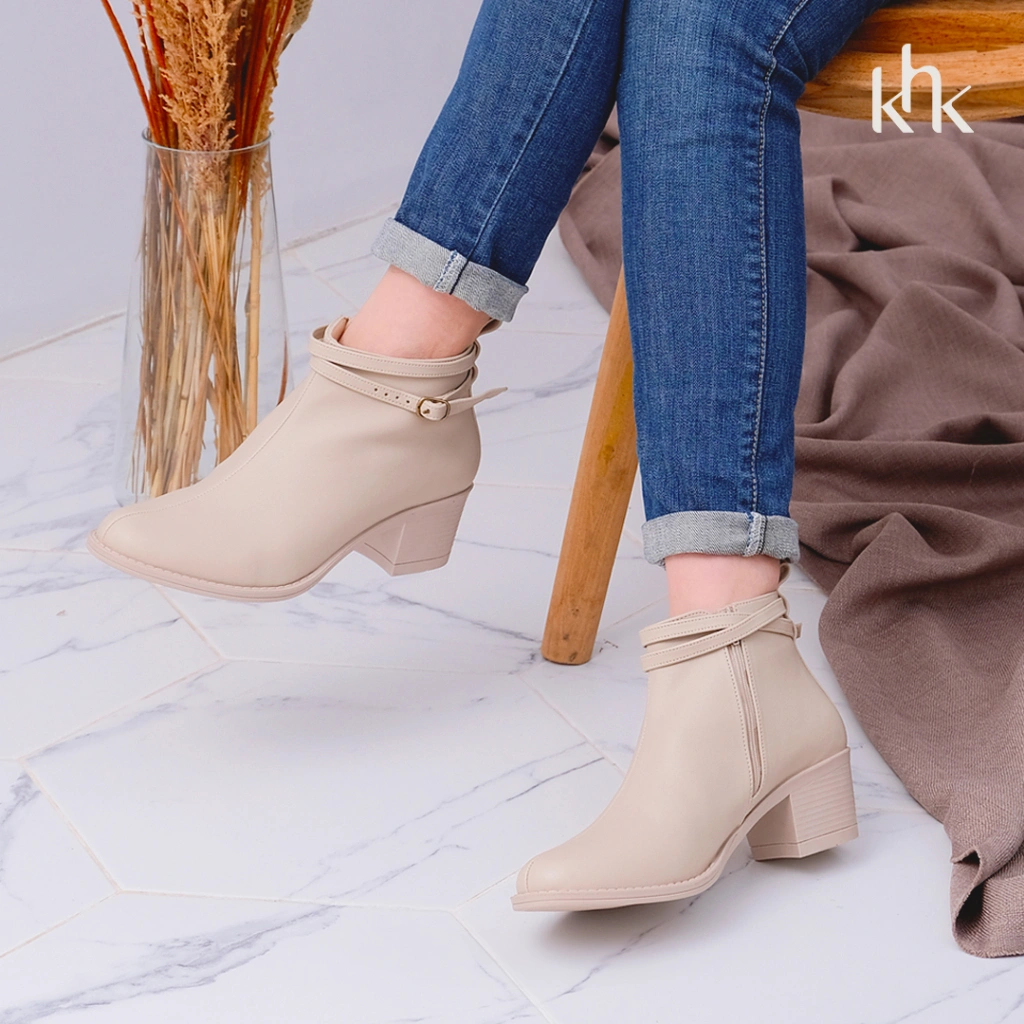 KHK by Khakikakiku Jill Cream Boots